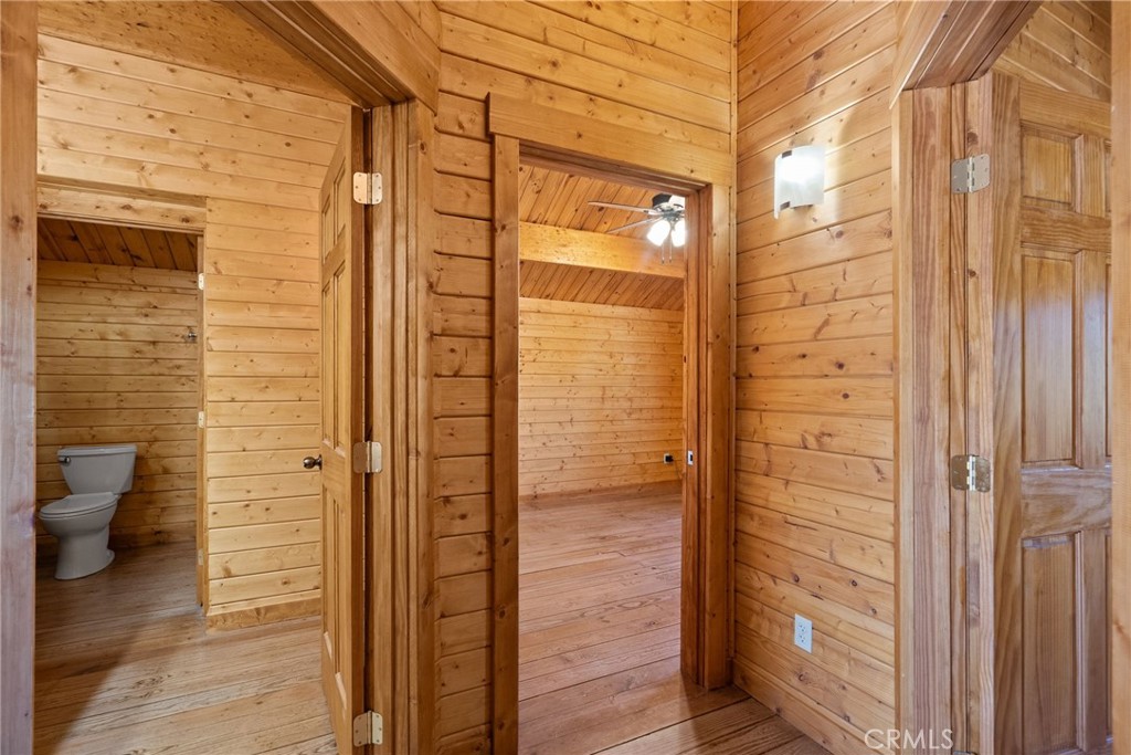 https://media.crmls.org/medias/9532732c-d95d-46a5-973b-8330fc047785.jpg?preset=X-Large