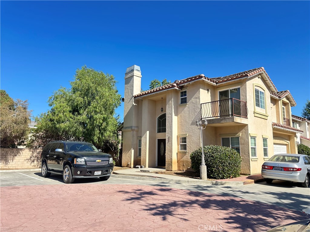 606 W Grand Avenue