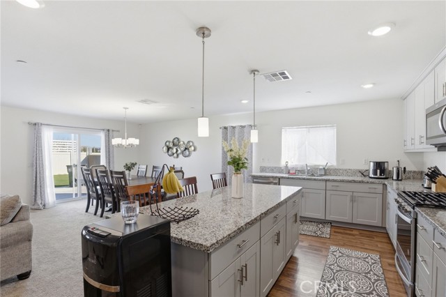 Detail Gallery Image 9 of 42 For 2113 E Donatello St, Lancaster,  CA 93535 - 3 Beds | 2 Baths