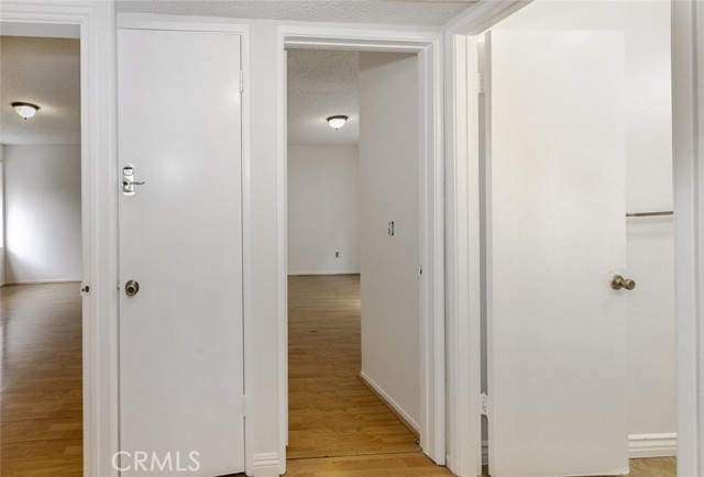 Detail Gallery Image 12 of 27 For 914 E Elk Ave #4,  Glendale,  CA 91205 - 20 Beds | 20 Baths