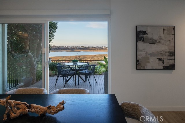 Detail Gallery Image 10 of 28 For 2175 Vista Entrada, Newport Beach,  CA 92660 - 3 Beds | 2/1 Baths