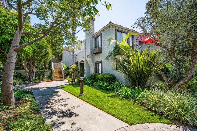4752 Tiara Drive, Huntington Beach CA: https://media.crmls.org/medias/95352588-1378-49b1-92d4-098467025c96.jpg