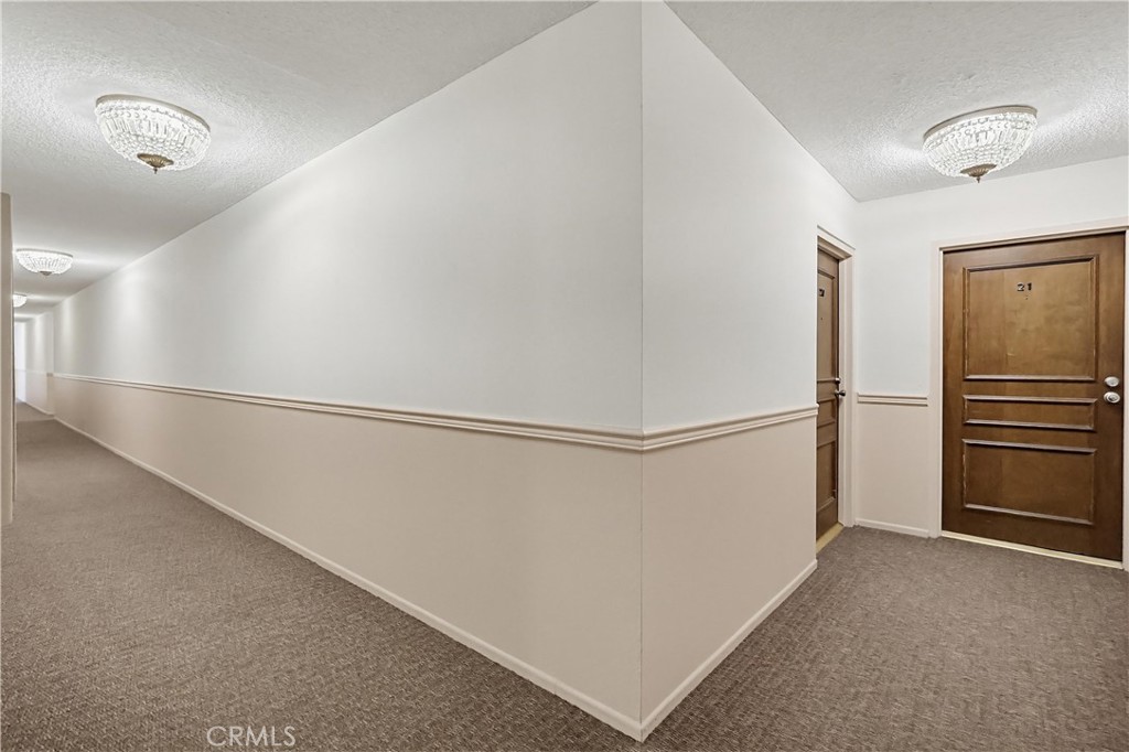 https://media.crmls.org/medias/95356008-8d2b-40dc-9bc3-598a38481405.jpg?preset=X-Large