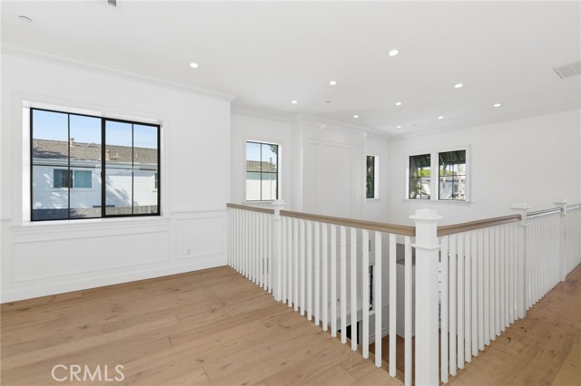 Detail Gallery Image 35 of 59 For 1405 Oak Ave, Manhattan Beach,  CA 90266 - 4 Beds | 4/1 Baths