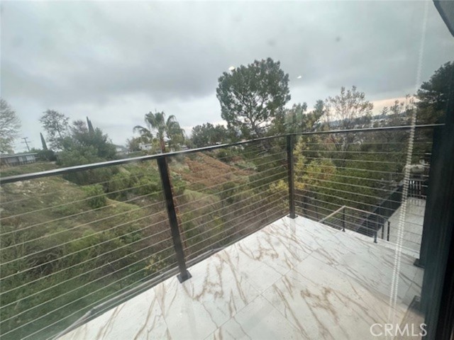 Detail Gallery Image 5 of 42 For 5128 Llano, Woodland Hills,  CA 91364 - 3 Beds | 3 Baths