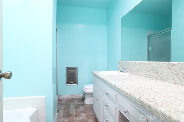 Detail Gallery Image 15 of 17 For 15500 Tustin Village Way #97,  Tustin,  CA 92780 - 3 Beds | 1/1 Baths
