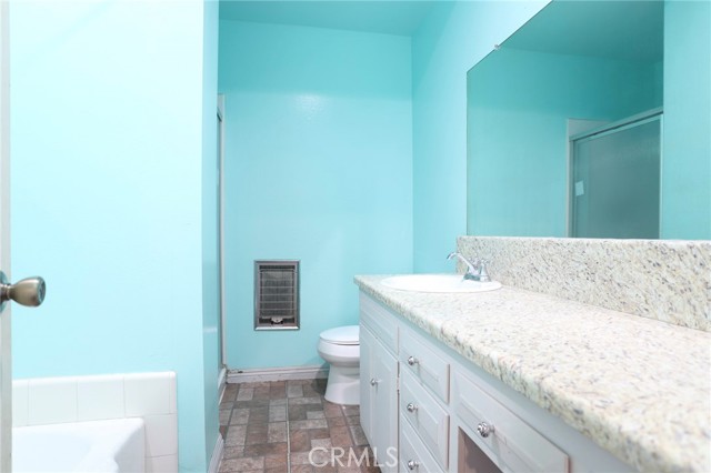 Detail Gallery Image 15 of 17 For 15500 Tustin Village Way #97,  Tustin,  CA 92780 - 3 Beds | 1/1 Baths