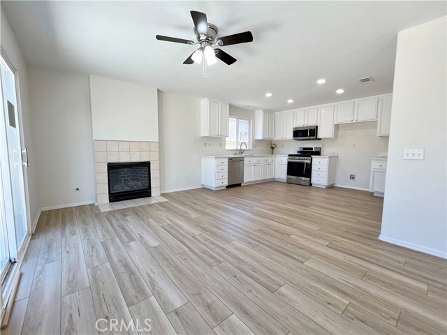 39293 Cayman Court, Murrieta CA: https://media.crmls.org/medias/95381647-1bc6-47bf-9895-be7aa9eee2ca.jpg