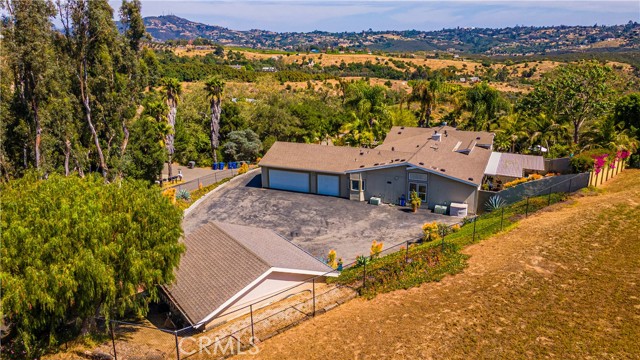 40468 Rock Mountain Drive, Fallbrook CA: https://media.crmls.org/medias/95391a86-5aaa-4f56-9d45-188f74a075c2.jpg
