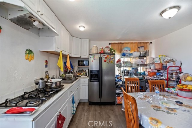 1218 S Sultana Avenue, Ontario CA: https://media.crmls.org/medias/95397349-2516-4f5a-8d07-6beac6f0585d.jpg