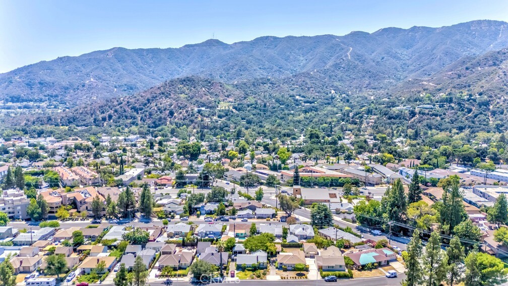 https://media.crmls.org/medias/9539b4c9-a1b9-4e7f-9611-97c511f105b7.jpg?preset=X-Large
