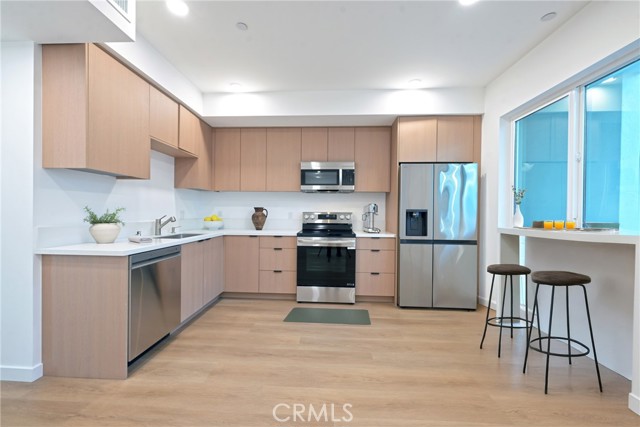 Detail Gallery Image 3 of 11 For 14606 Sylvan St #508,  Van Nuys,  CA 91411 - 2 Beds | 2 Baths