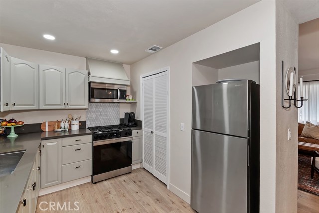 Detail Gallery Image 10 of 53 For 696 Rose, Twin Peaks,  CA 92391 - 4 Beds | 2 Baths