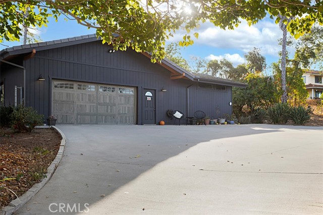 Detail Gallery Image 2 of 39 For 579 Pheasant Valley Ct, Fallbrook,  CA 92028 - 3 Beds | 2/1 Baths