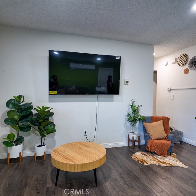 Detail Gallery Image 4 of 23 For 9754 5th Ave, Hesperia,  CA 92345 - 2 Beds | 1 Baths