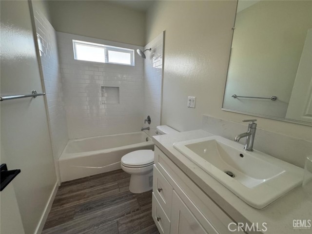 Detail Gallery Image 7 of 16 For 308 Acacia, Bakersfield,  CA 93305 - 4 Beds | 2 Baths