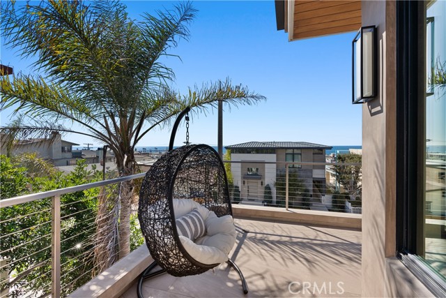 Detail Gallery Image 17 of 36 For 1706 Manhattan Ave, Hermosa Beach,  CA 90254 - 3 Beds | 3 Baths