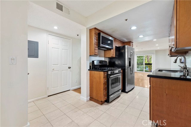 Detail Gallery Image 14 of 46 For 147 W Acacia Avenue Unit#104, Glendale,  CA 91204 - 2 Beds | 2/1 Baths