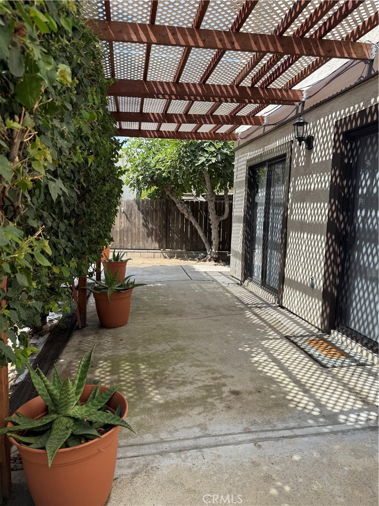 https://media.crmls.org/medias/953c2b8f-3dbb-45e4-8bef-2fa054d61675.jpg?preset=X-Large