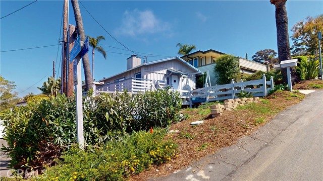 Detail Gallery Image 5 of 23 For 31955 10th Ave, Laguna Beach,  CA 92651 - 3 Beds | 2 Baths