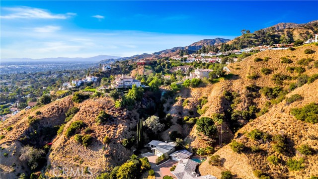 Detail Gallery Image 14 of 46 For 1235 Verdugo Spring Ln, Burbank,  CA 91501 - 3 Beds | 2 Baths