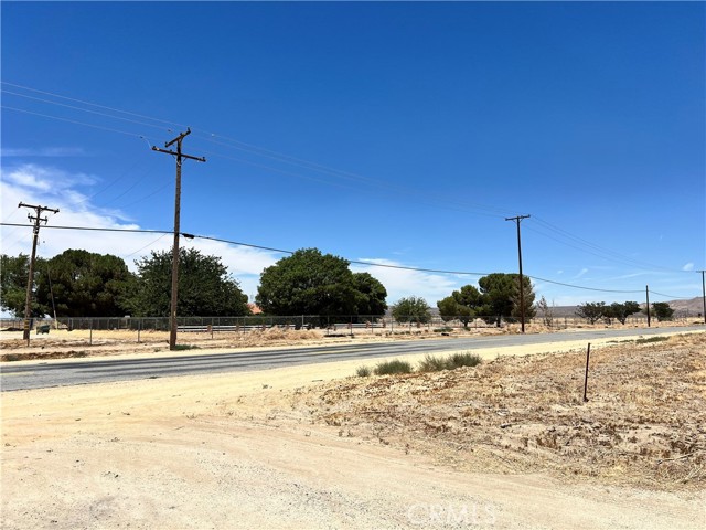 125 STE VIC AVE, Lancaster CA: https://media.crmls.org/medias/953cb9de-8ce3-4c4c-b64a-f32c022a3c5f.jpg