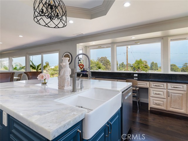 Large Island in Kitchen