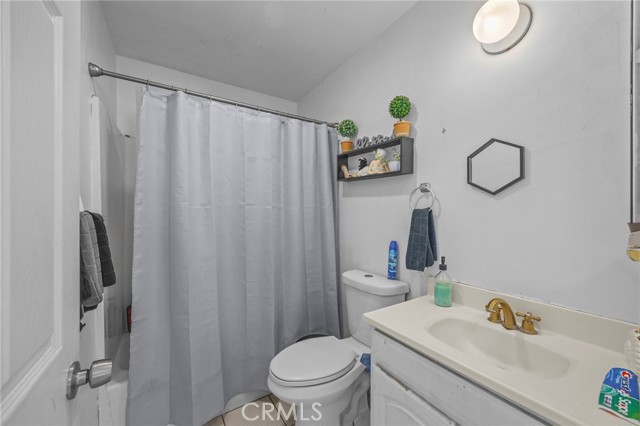 Detail Gallery Image 20 of 39 For 1709 S Townsend St, Santa Ana,  CA 92704 - 4 Beds | 2/1 Baths