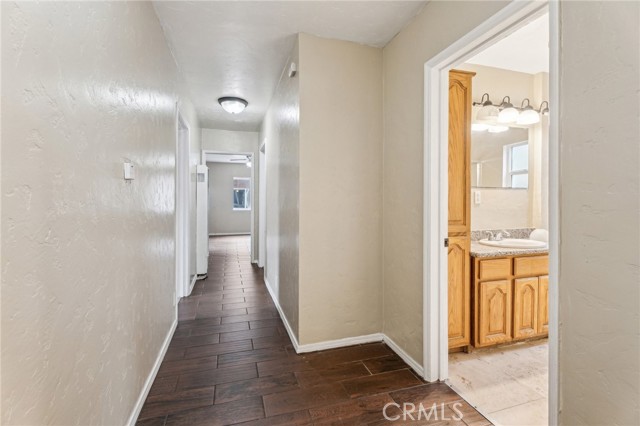 124 W 110th Street, Los Angeles CA: https://media.crmls.org/medias/953f8f1e-3cb3-479d-952d-15b77c261159.jpg
