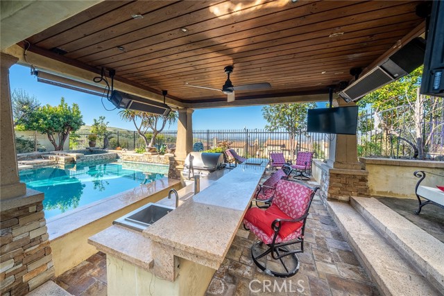 Detail Gallery Image 5 of 36 For 19 Momento, Irvine,  CA 92603 - 5 Beds | 4/1 Baths