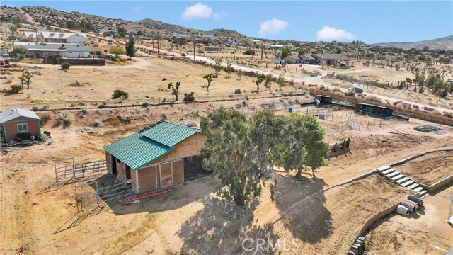 25733 Roundup Way, Apple Valley CA: https://media.crmls.org/medias/953ff56e-742b-4d3a-ba2c-11c869950288.jpg