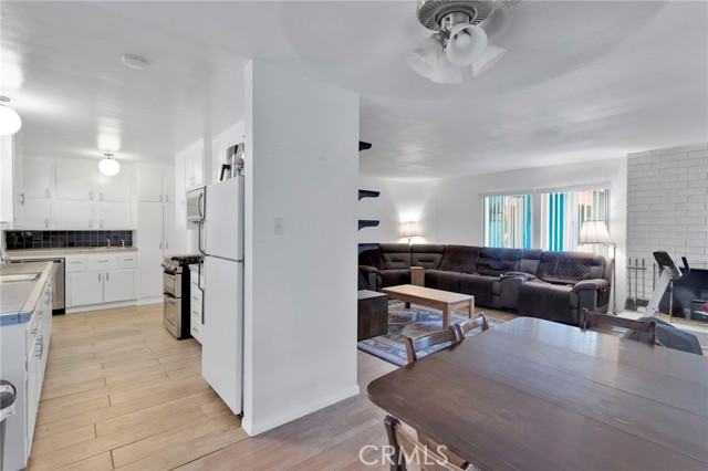 Detail Gallery Image 14 of 39 For 19385 Saint Timothy Ct, Apple Valley,  CA 92307 - 3 Beds | 2/1 Baths