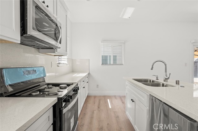 941 E 97th Street, Los Angeles CA: https://media.crmls.org/medias/95413343-a0f6-4d03-872d-66e4083fc47c.jpg