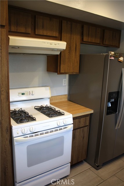 Detail Gallery Image 8 of 13 For 1701 Scott Rd #205,  Burbank,  CA 91504 - 2 Beds | 3 Baths