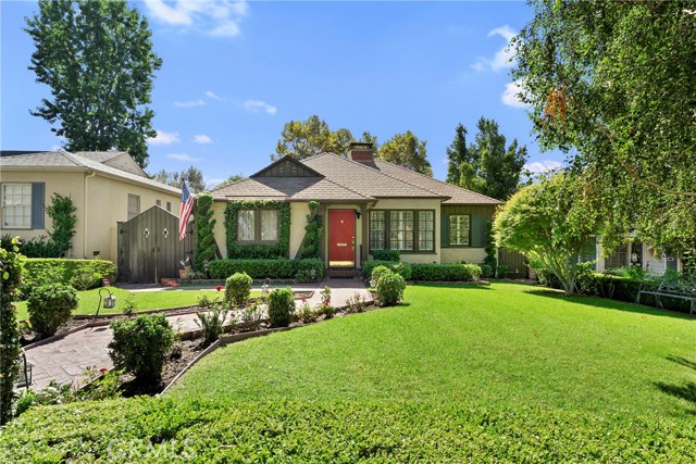 1046 E Grinnell Drive, Burbank CA: https://media.crmls.org/medias/95427588-e36b-4136-a548-a225a349303f.jpg