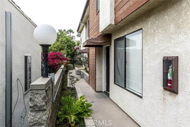 Detail Gallery Image 5 of 27 For 914 E Elk Ave #4,  Glendale,  CA 91205 - 20 Beds | 20 Baths