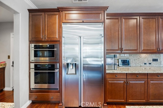 22517 Skipping Stone Drive, Saugus CA: https://media.crmls.org/medias/9543f25b-c085-48ad-a497-a41f2a9d511e.jpg