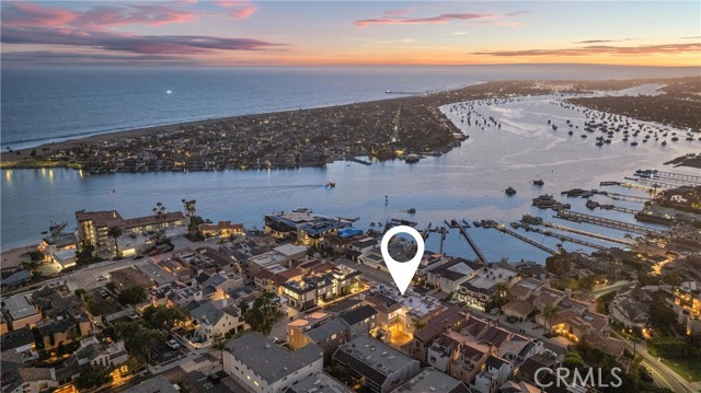 302 Carnation Avenue, Corona del Mar CA: https://media.crmls.org/medias/95444038-82f5-4c5e-8200-2da0ab104a9e.jpg