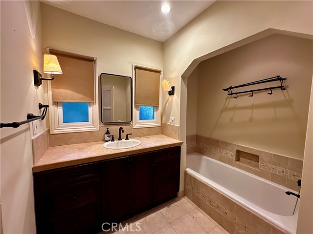 Detail Gallery Image 22 of 36 For 11741 Otsego St, Valley Village,  CA 91607 - 4 Beds | 2/1 Baths