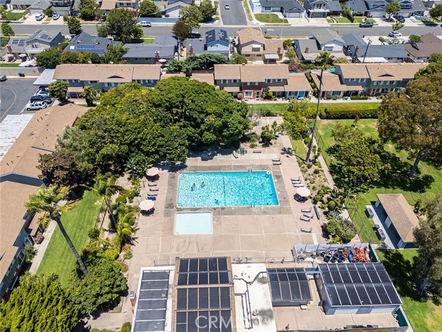 10230 Disney Circle, Huntington Beach CA: https://media.crmls.org/medias/9545b2b5-23fd-459a-84f9-9bf02bd89c1d.jpg