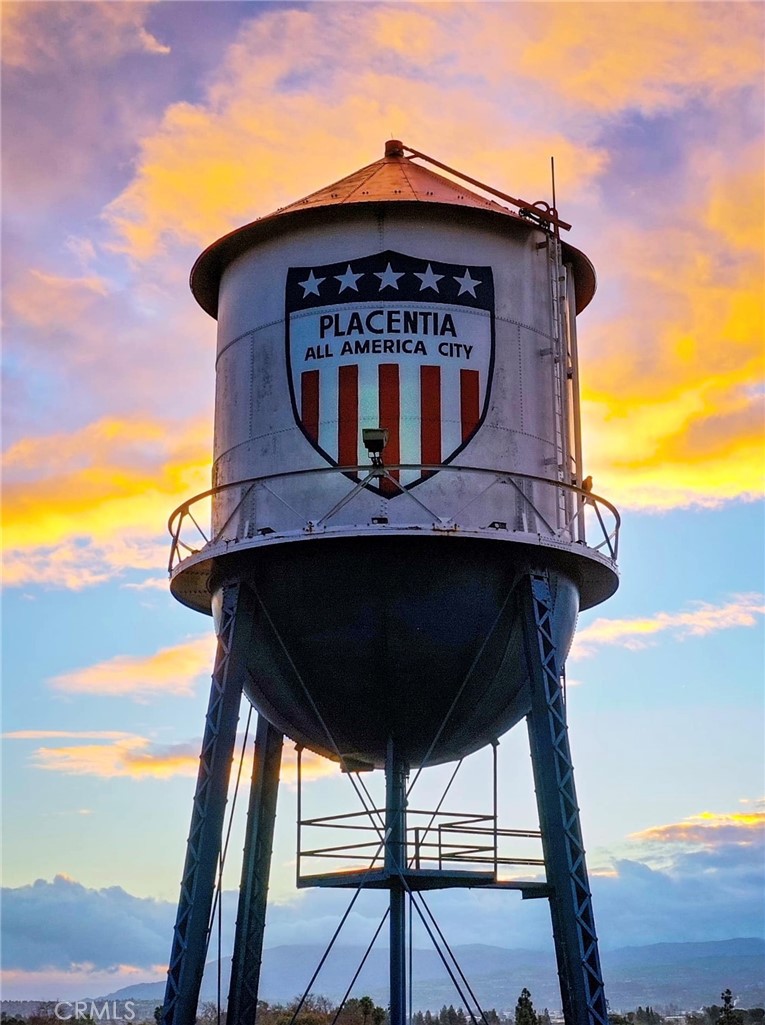 https://media.crmls.org/medias/9545d51a-6628-4d59-bb7f-2c7b0215d18b.jpg?preset=X-Large