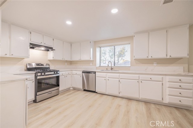 Detail Gallery Image 25 of 49 For 1201 Camran, Lancaster,  CA 93535 - 5 Beds | 3 Baths