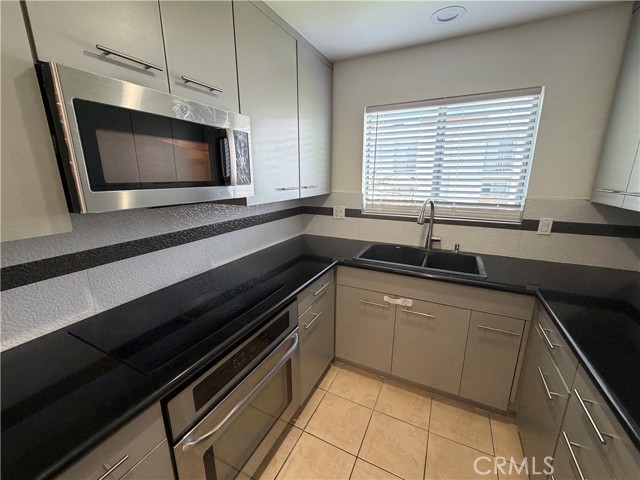 Detail Gallery Image 14 of 27 For 240 W Verdugo, Burbank,  CA 91502 - 2 Beds | 2 Baths