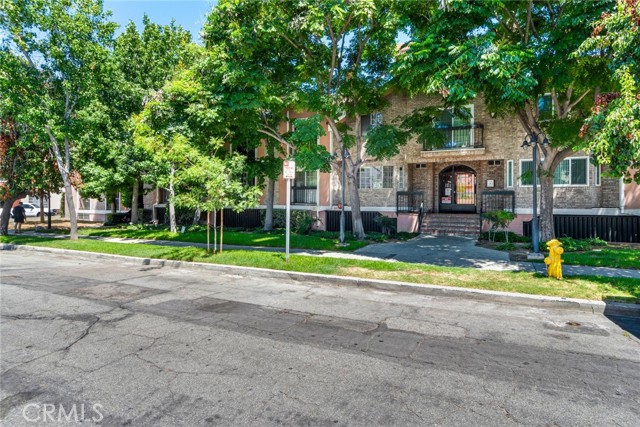 147 West Acacia Avenue, 143 photo 3