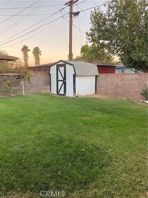 Detail Gallery Image 6 of 18 For 332 E Landsford, Lancaster,  CA 93535 - 4 Beds | 2/1 Baths