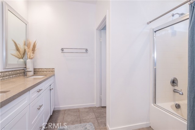 Detail Gallery Image 15 of 27 For 10261 Angel Ln, Pacoima,  CA 91331 - 4 Beds | 2/1 Baths