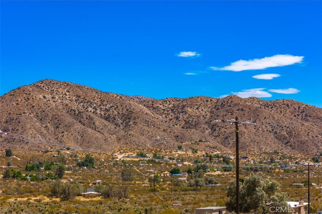 https://media.crmls.org/medias/954949d0-ecdc-4c38-bb52-596c89322f2d.jpg?preset=X-Large
