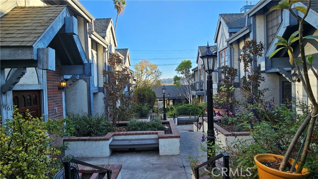 Detail Gallery Image 1 of 28 For 5761 Monte Vista St, Los Angeles,  CA 90042 - 2 Beds | 2/1 Baths