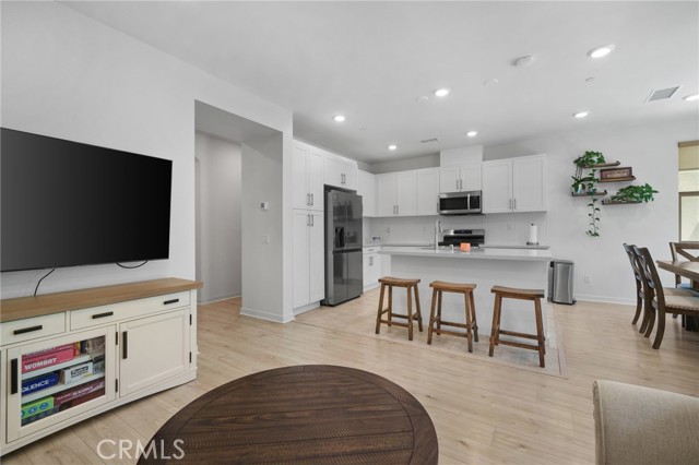 Detail Gallery Image 6 of 47 For 3570 E Peckham Paseo #3,  Ontario,  CA 91761 - 3 Beds | 2/1 Baths