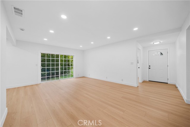 7116 Waring Avenue, Los Angeles CA: https://media.crmls.org/medias/954c6744-e351-474f-9ada-a67041934cb2.jpg